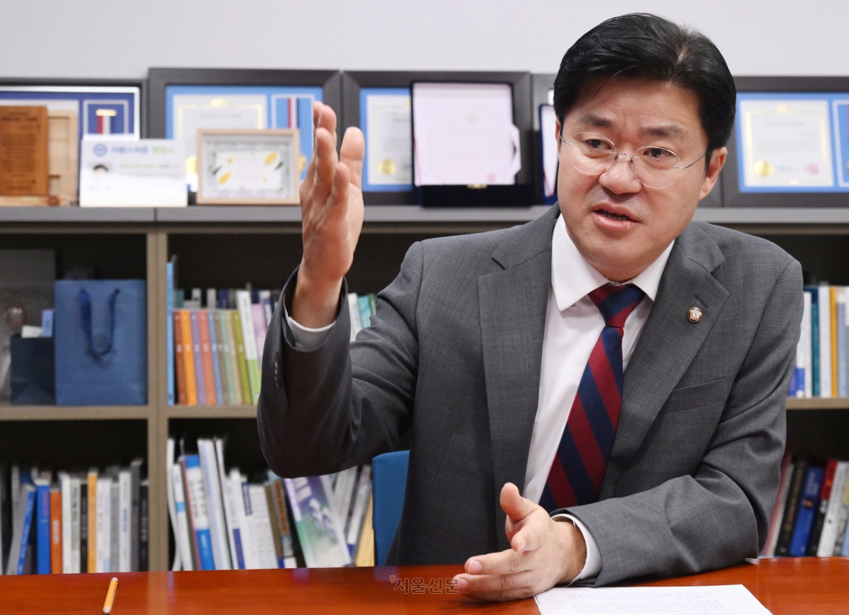 국회 정무위원회 여당 간사인 박상혁 더불어민주당 의원이 10일 국회 의원회관에서 서울신문과 인터뷰를 하고 있다. 안주영 전문기자