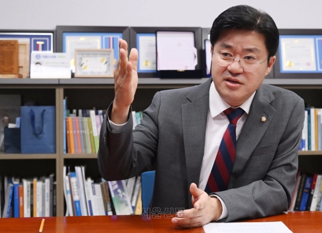 thumbnail - “정치가 미래 준비할 수 있게”…메가특구법 총대 멘 與박상혁