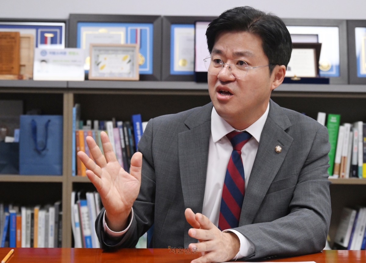 박상혁 더불어민주당 의원이 10일 국회 의원회관에서 서울신문과 인터뷰를 하고 있다. 안주영 전문기자