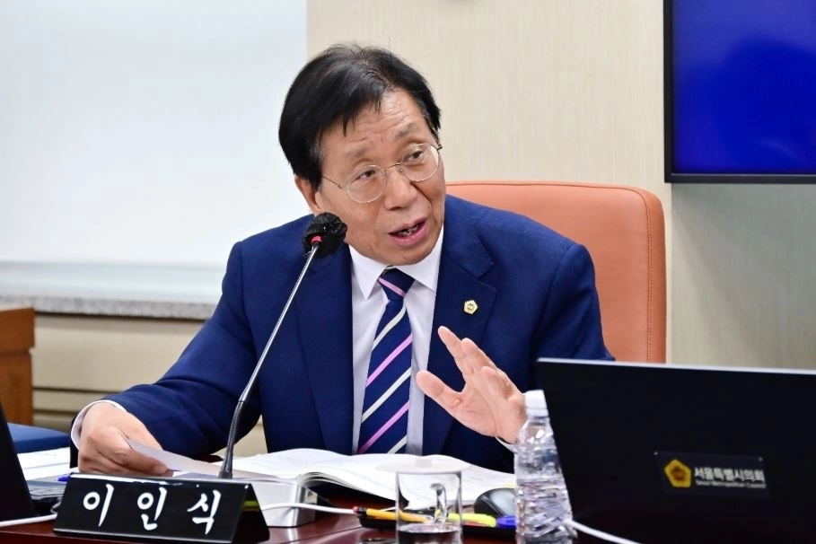 지난 8일 제2회 서울시 추가경정예산안 심사를 위한 서울시교육청 예산결산위원회에서 질의하는 이인식 의원. 서울시의회 제공