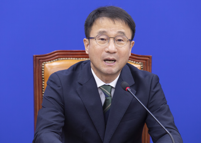 與 “이진숙, 국회를 극우 세력 준동의 장으로 변질시켜”