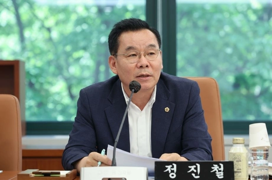 질의하는 정진철 의원. 서울시의회 제공