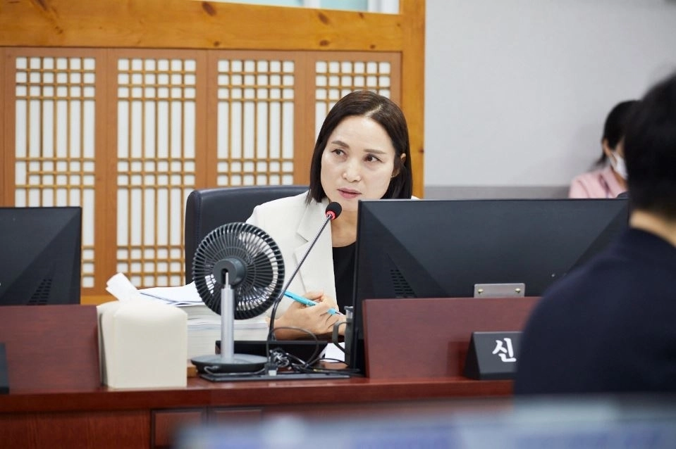 ▲ 지난 9일 열린 경기도의회 2026년 제2회 추가경정예산안 경제노동위원회 노동국 심사에서 질의하는 신명순 의원(사진=경기도의회)