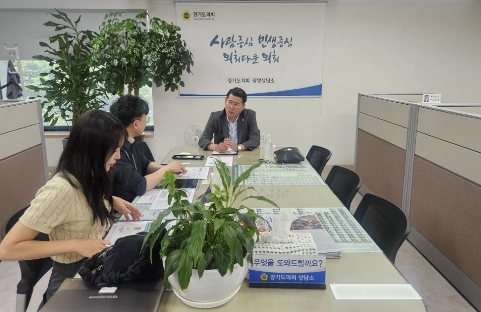 ▲ 지난 9일 경기도의회 광명상담소에서 경기도광명교육지원청 관계자들과 정담회를 갖은 유종상 의원(사진=경기도의회)