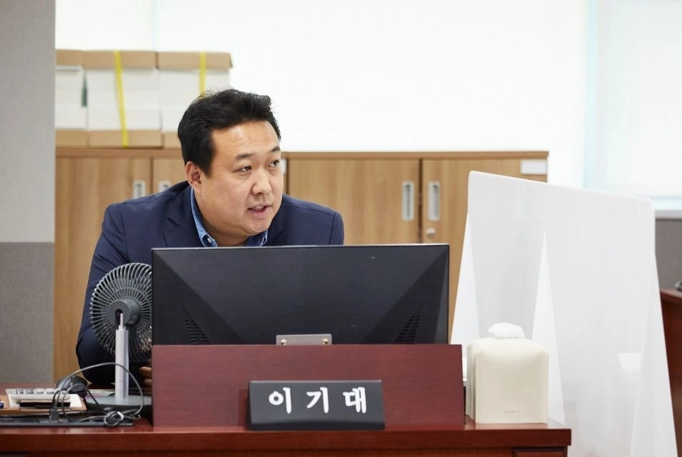 ▲ 제393회 임시회 사회혁신경제국 대상 2026년도 제2회 경기도 추가경정예산안 심사에서 질의하는 이기대 의원(사진=경기도의회)