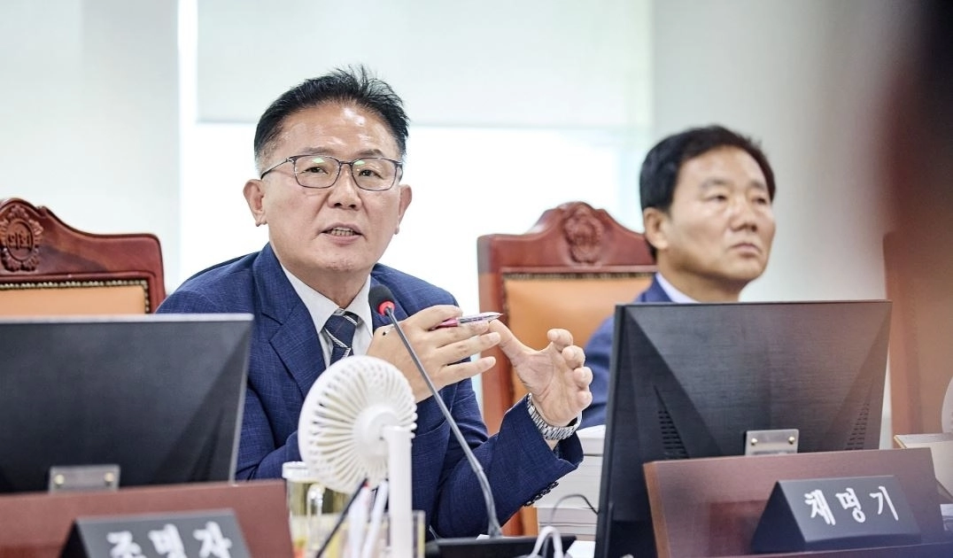 ▲ 지난 9일 열린 제393회 임시회 건설교통위원회 추가경정예산안 심사에서 질의하는 채명기 의원(사진=경기도의회)