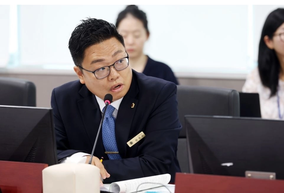 ▲ 지난 9일 열린 2026년 제2회 추가경정예산안 심사에서 질의하는 한영수 의원(사진=경기도의회)