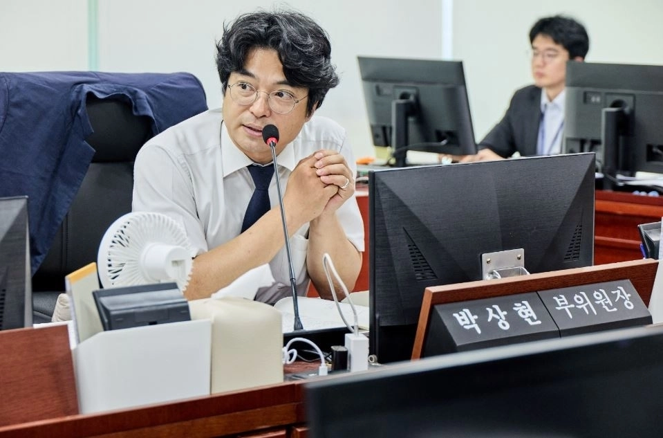 ▲ 제393회 임시회 제2차 미래과학협력위원회에 상정된 조례안 심사에서 질의하는 박상현 의원(사진=경기도의회)