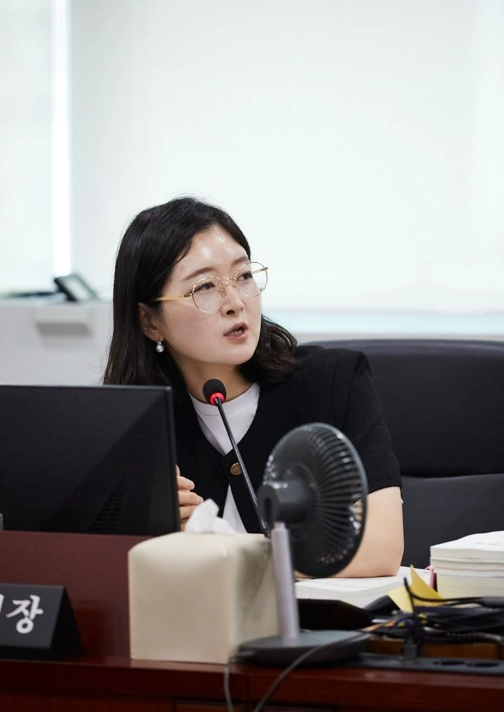 ▲ 지난 9일 제2회 경기도 추가경정예산안 심사에서 질의하는 장윤정 의원(사진=경기도의회)