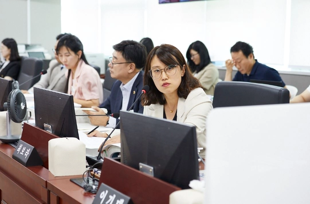 ▲ 지난 9일 열린 제393회 임시회 경제노동위원회 제2차 회의에서 질의하는 최보라 의언(사진=경기도의회)