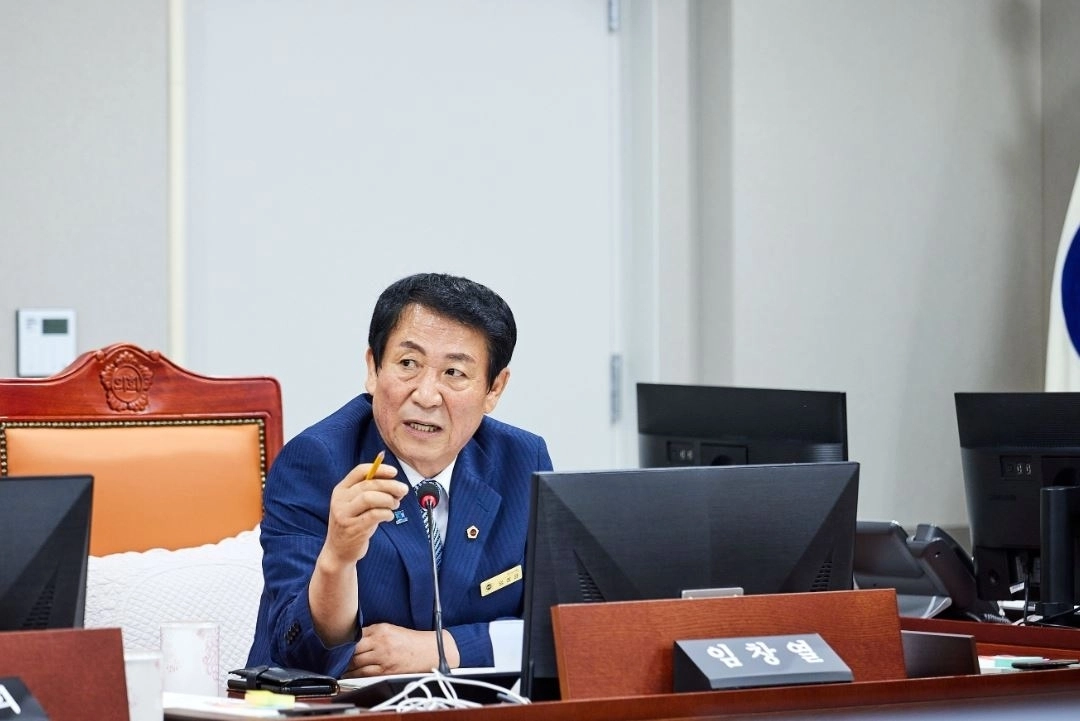 ▲ 지난 8일 열린 제393회 임시회 도시환경위원회 도시주택실 소관 2026년도 제2회 추가경정예산안 심사에서 질의하는 임창열 의원(사진=경기도의회)
