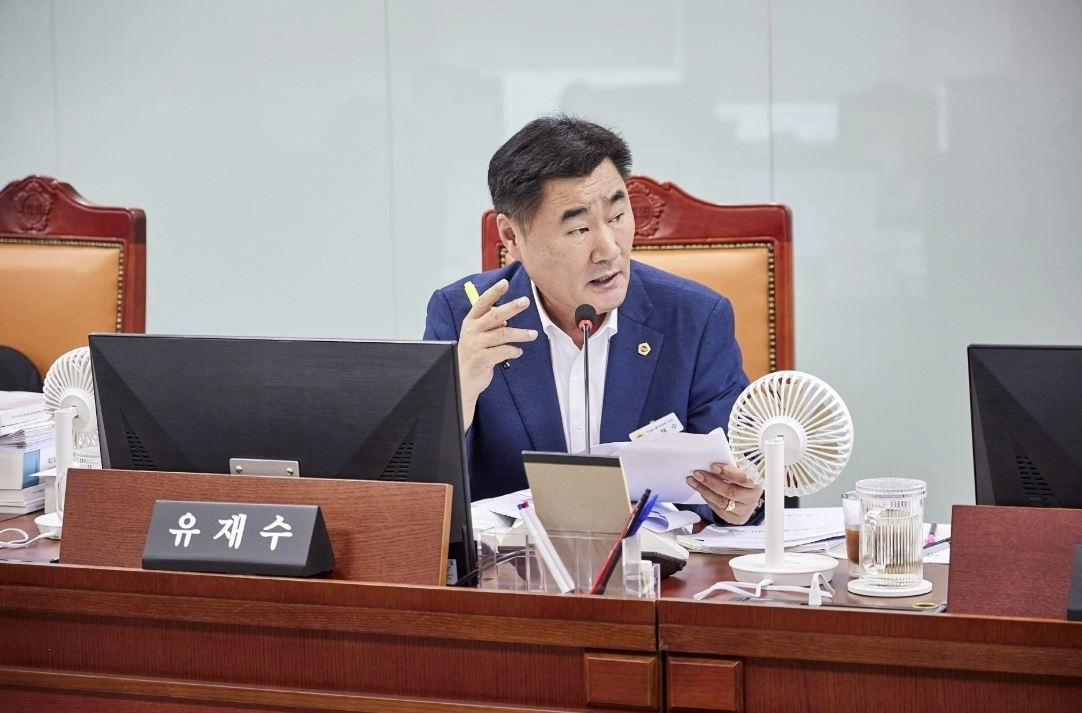 ▲ 지난 10일 열린 철도항만물류국 대상 2026년도 제2회 추경예산심의에서 질의하는 유재수 의원(사진=경기도의회)