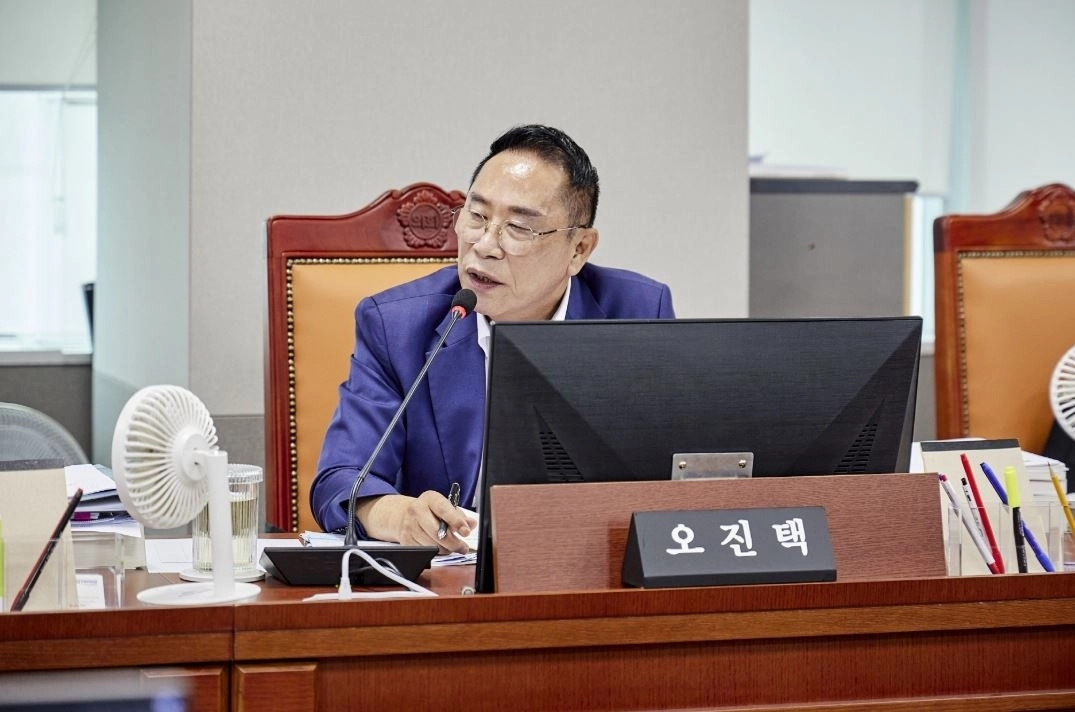 ▲ 지난 10일 제393회 임시회 제2차 건설교통위원회 2026년도 제2회 추가경정예산안 심사에서 질의하는오진택 의원(사진=경기도의회)