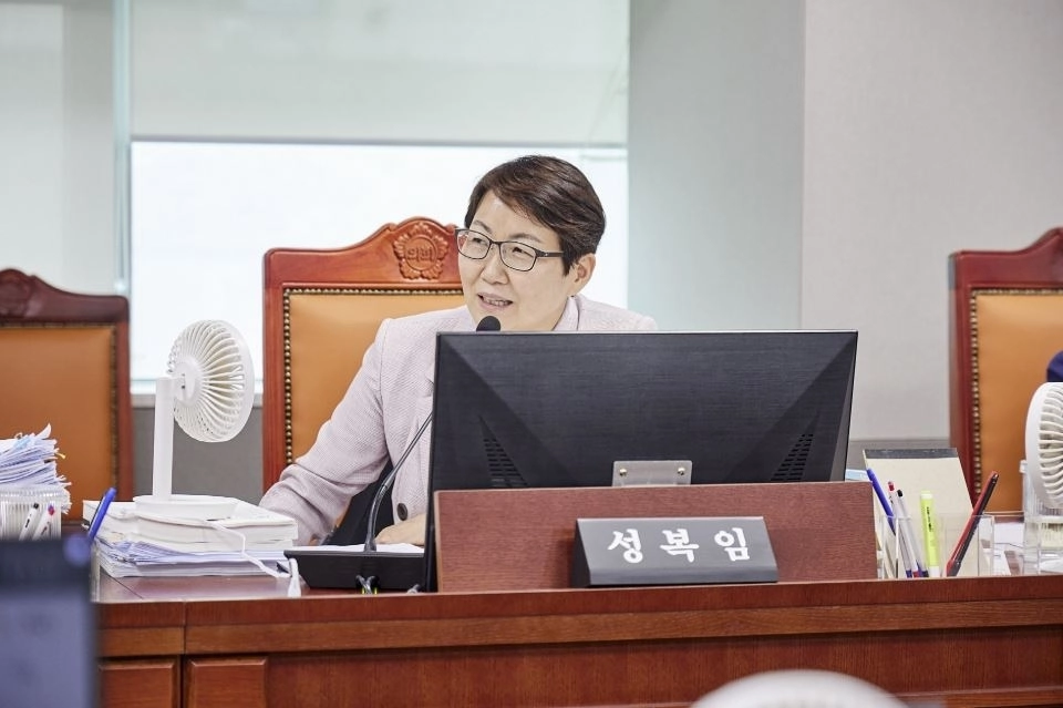 ▲ 지난 10일 열린 2026년 제2회 추가경정예산안 건설교통위원회 심사에서 질의하는 성복임 의원(사진=경기도의회)