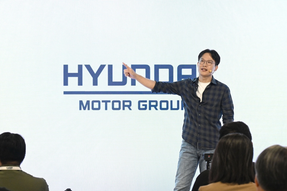 박민우 현대차·기아 첨단차플랫폼(AVP) 본부장 겸 포티투닷 대표가 지난 11일 경기 성남시 포티투닷 본사에서 열린 ‘현대차그룹 자율주행 미디어 데이’에서 자율주행 기술 개발 전략에 대해 소개하고 있다. 현대차그룹 제공