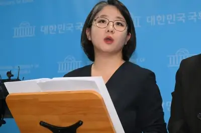 용혜인, 오전 11시 30분 국회 기자회견…정면돌파? 겸직포기? 장관직 사퇴?