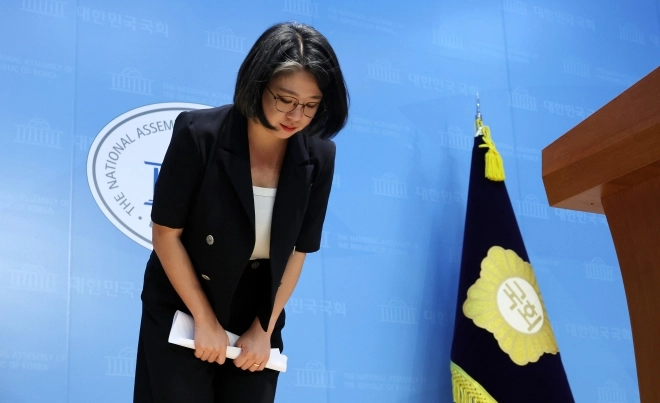 thumbnail - 용혜인 사퇴, 與김민석 권유…“국민 눈높이·정서 부합 못 해”