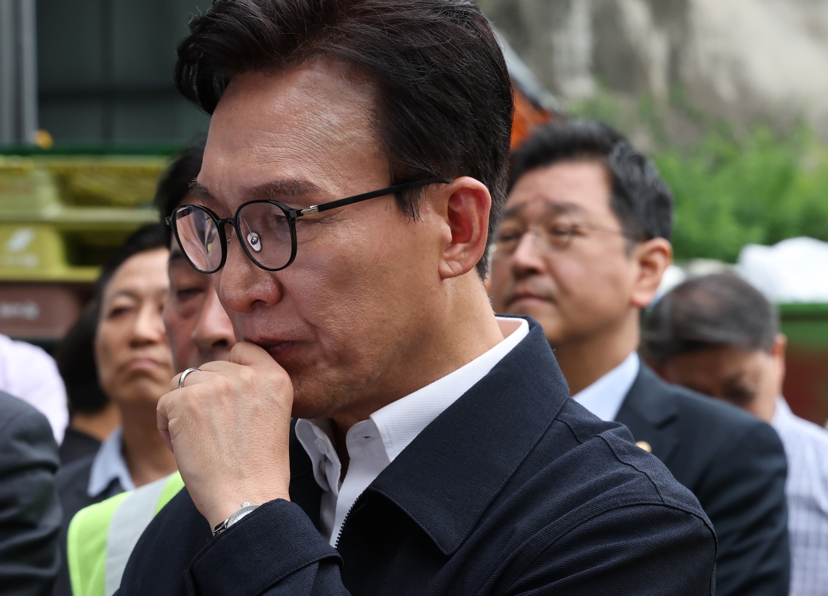 환경미화원 업무 현황 보고받는 김민석 대표