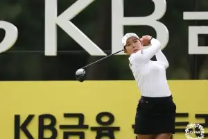 thumbnail - 14m 칩샷 버디 행운 끝까지 지킨 박보겸, 생애 첫 메이저 제패…KB금융 골든라이프 챔피