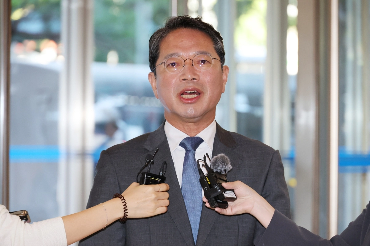 취재진 질문 답하는 김승원 법무장관 후보자