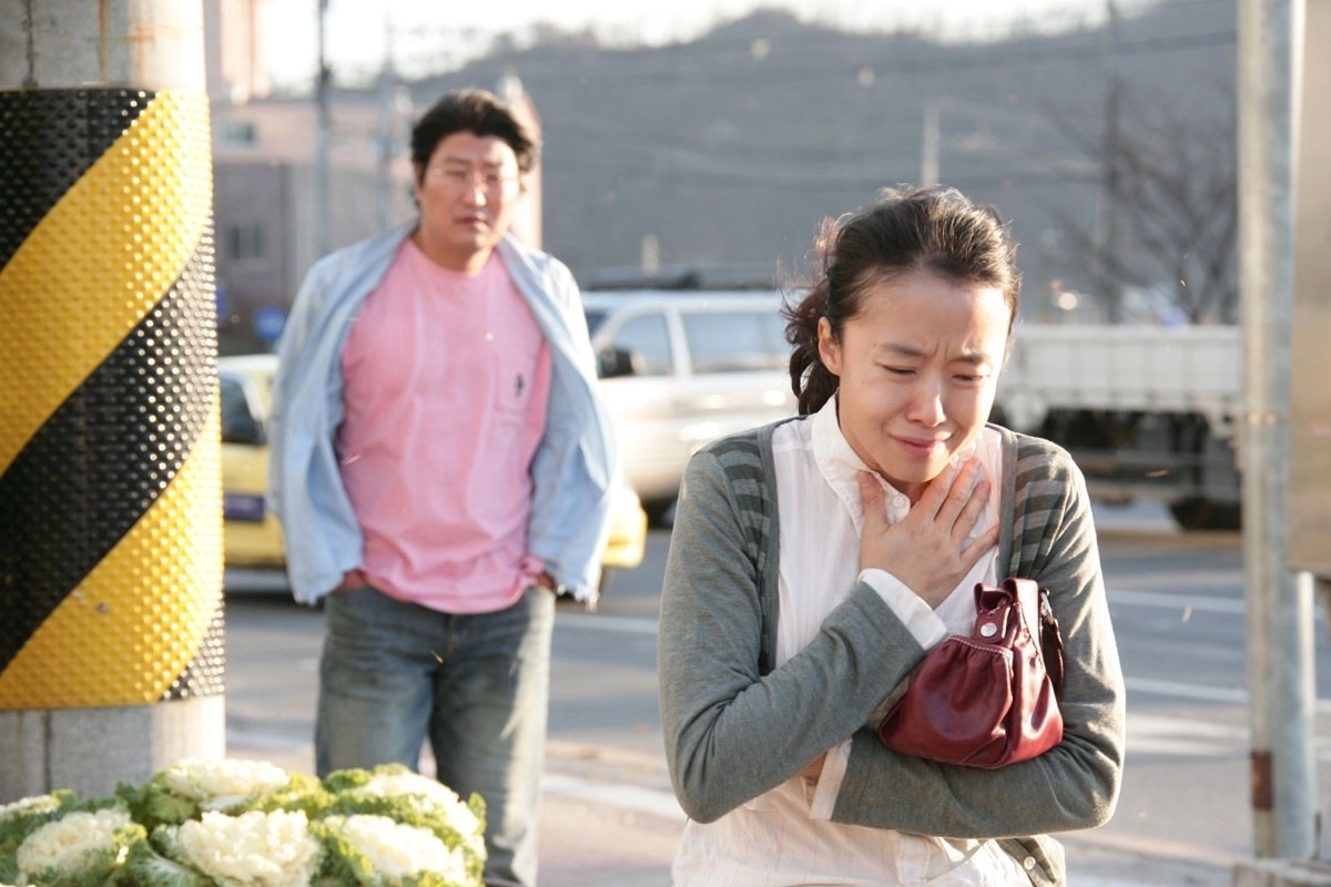 ‘가능한 사랑’에 출연한 배우 전도연(오른쪽)은 2007년 이 감독의 ‘밀양’으로 한국 배우 사상 최초로 칸 영화제 여우주연상을 받았다. 시네마서비스 제공