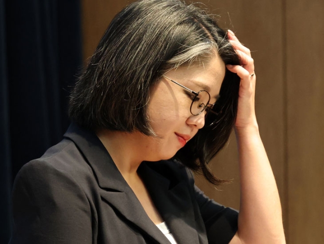지지율만 까먹고 결국 물러난 ‘용’