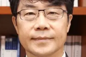 재제청 충돌에… 김성수 “서로의 권한 존중해야”