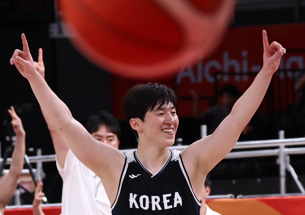 이정현이 13일 일본 나고야 아이치 인터내셔널 아레나에서 열린 2026 아이치·나고야 아시안게임 남자농구 조별리그 3차전 한국과 일본의 경기를 승리로 장식한 후 기뻐하고 있다. 2026.9.13 나고야 연합뉴스