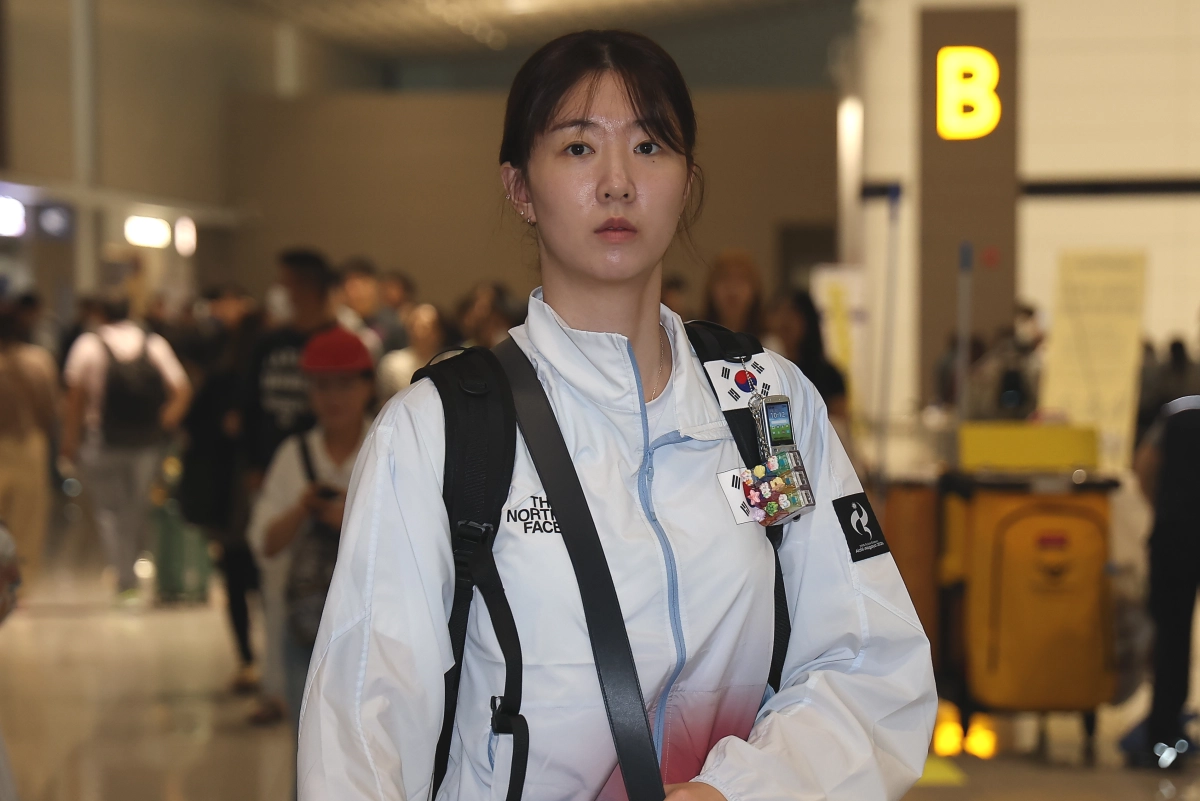 여자배구 국가대표 강소휘가 13일 인천 영종도 인천국제공항 제2여객터미널에서 2026 아이치·나고야 아시안게임 출국을 위해 이동하고 있다. 2026.9.13 연합뉴스