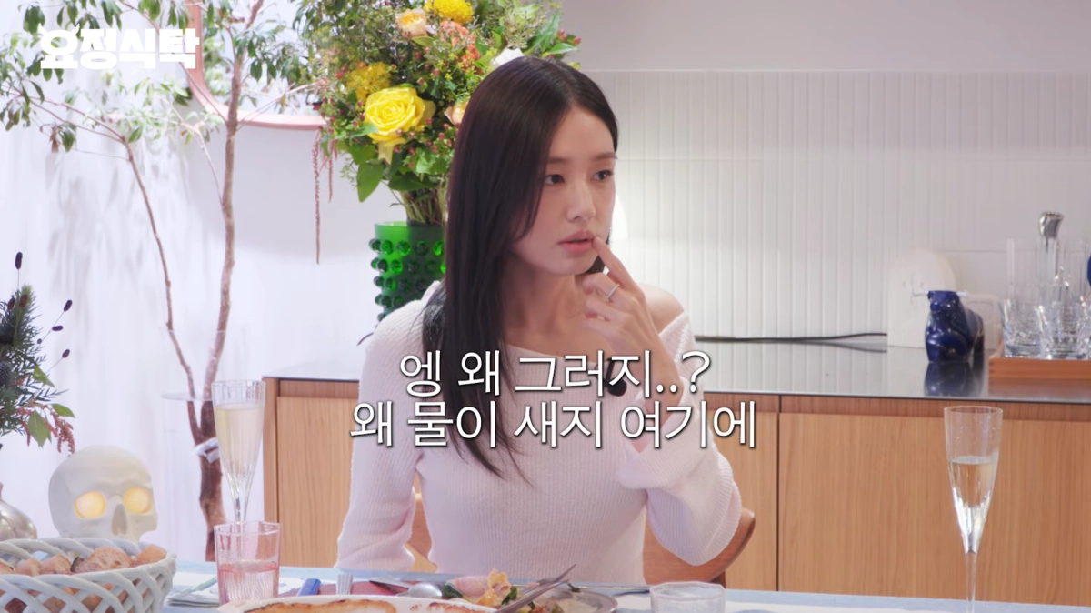 배우 안은진이 드라마 촬영 도중 얼굴이 점점 굳는 안면신경마비(구안와사) 증상을 겪었다고 밝혔다. 유튜브 ‘요정재형’ 캡처