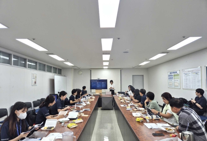 임업진흥원, 인천공항 검역 현장에 목재 수종식별 기술 전한다