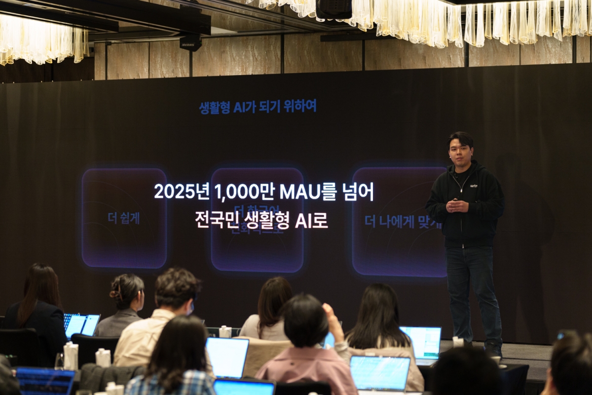 이세영 뤼튼테크놀로지 대표가 지난해 4월서울 포시즌스 호텔에서 열린 뤼튼 프레스 컨퍼런스 2025 행사에서 발표를 진행하고 있다. 뤼튼 제공