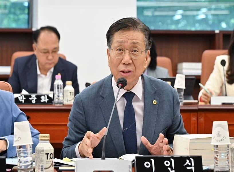 지난 9일 제2회 서울시 추가경정예산안 심사에서 질의하는 이인식 의원. 서울시의회 제공
