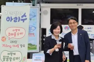 이의안 서울시의원, “시원한 아리수 음료 드세요… 북 페스티벌서 주민들과 와우(WOW)카 데이트