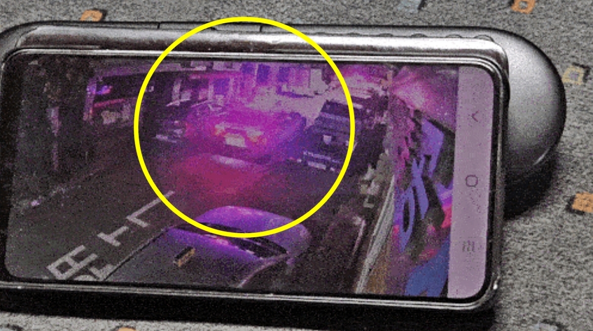 지난 7월 3일 오전 0시 45분쯤 인천시 미추홀구 숭의동 이면도로에서 순찰차가 쓰러져 있던 A씨를 치여 숨지게 하는 사고가 발생했다. 사진은 사고 당시 현장 인근 폐쇄회로(CC)TV 화면 일부. 2026.9.14 연합뉴스(독자 제공)