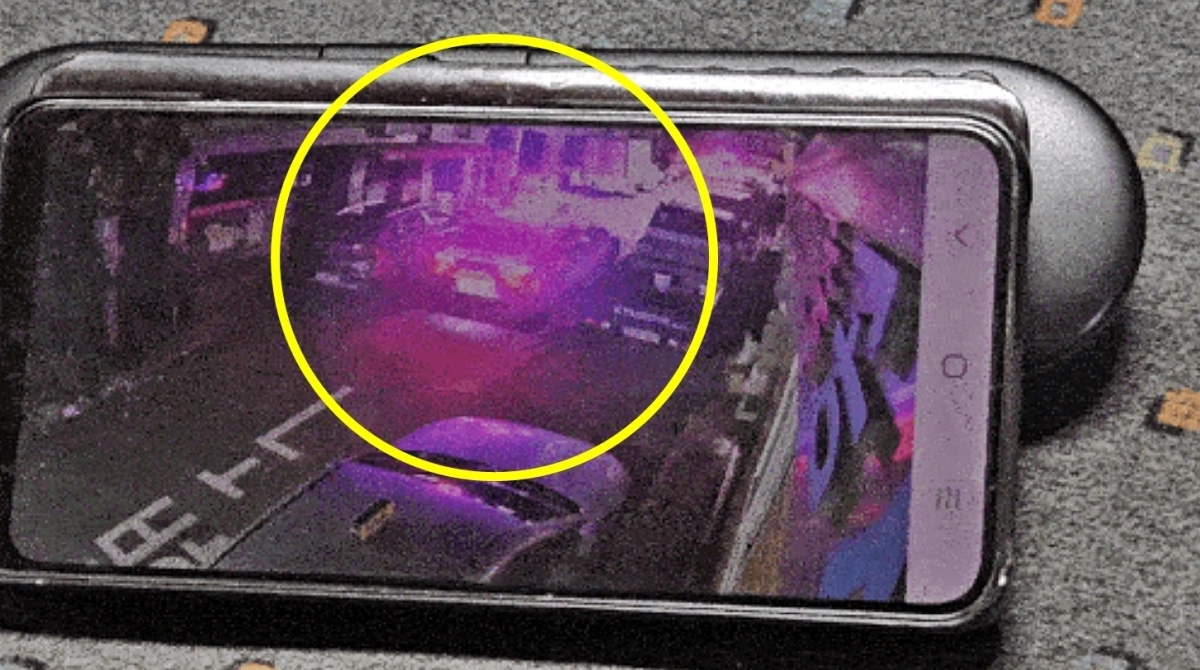 지난 7월 3일 오전 0시 45분쯤 인천시 미추홀구 숭의동 이면도로에서 순찰차가 쓰러져 있던 A씨를 치여 숨지게 하는 사고가 발생했다. 사진은 사고 당시 현장 인근 폐쇄회로(CC)TV 화면 일부. 2026.9.14 연합뉴스(독자 제공)