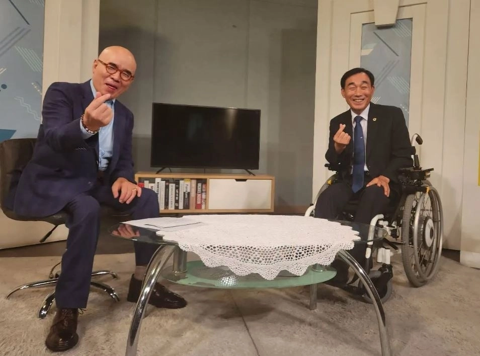 ▲ 지난 11일 방송된 복지TV 토크 프로그램 ‘박마루의 공감세상’에 출연한 김현덕 의원(사진=경기도의회)