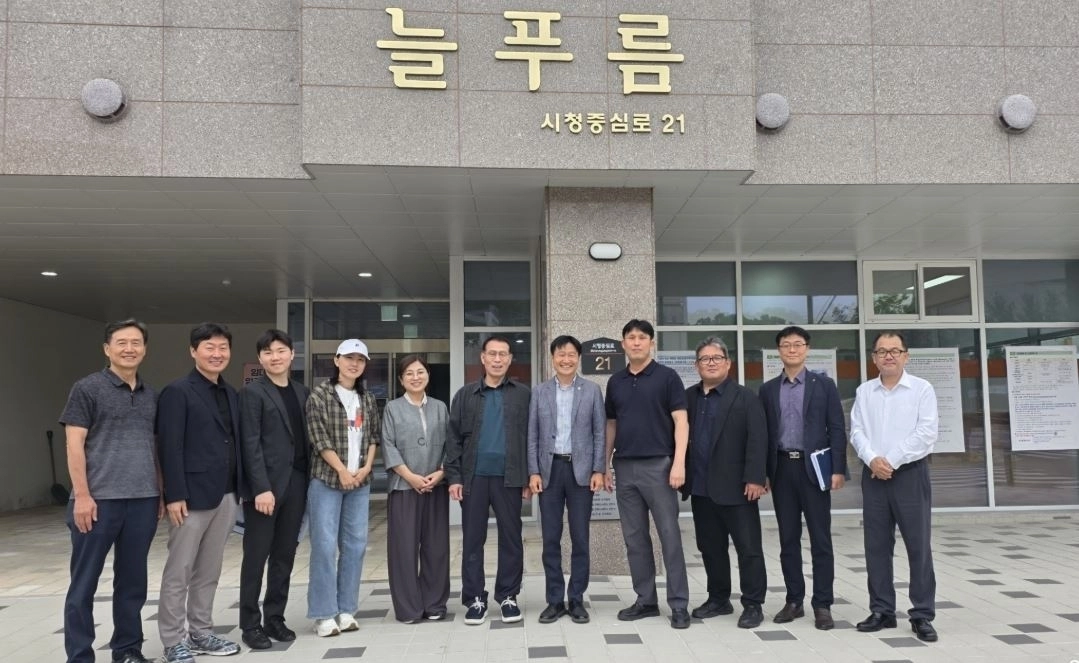 지난 10일 경기주택도시공사(GH)·운영기관 관계자들과 함께 의왕시에 위치한 특화형 매입임대주택을 현장 방문한 김태희 의원(사진=경기도의회)
