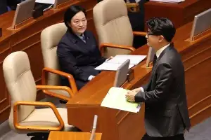 한동훈 회견서 “일반인” 위장, 질문 던진 총리실 직원 ‘업무배제’