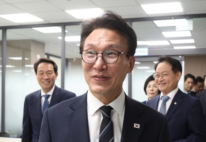 [사설] 잘한 것 없는 野에 지지율 역전 與… 민심이 오죽 답답하면