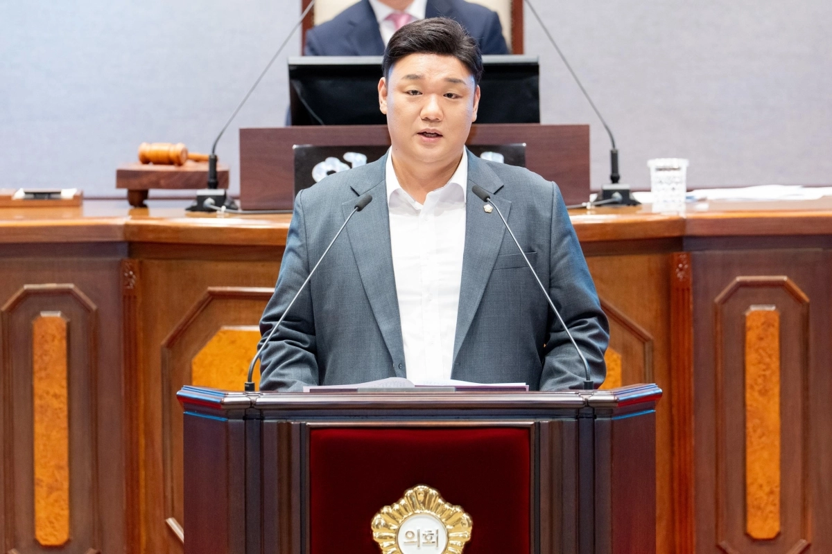 지난 8일 열린 강남구의회 제337회 정례회 제1차 본회의에서 김영민 의원이 5분 발언을  하고 있다. 사진: 강남구의회 제공.