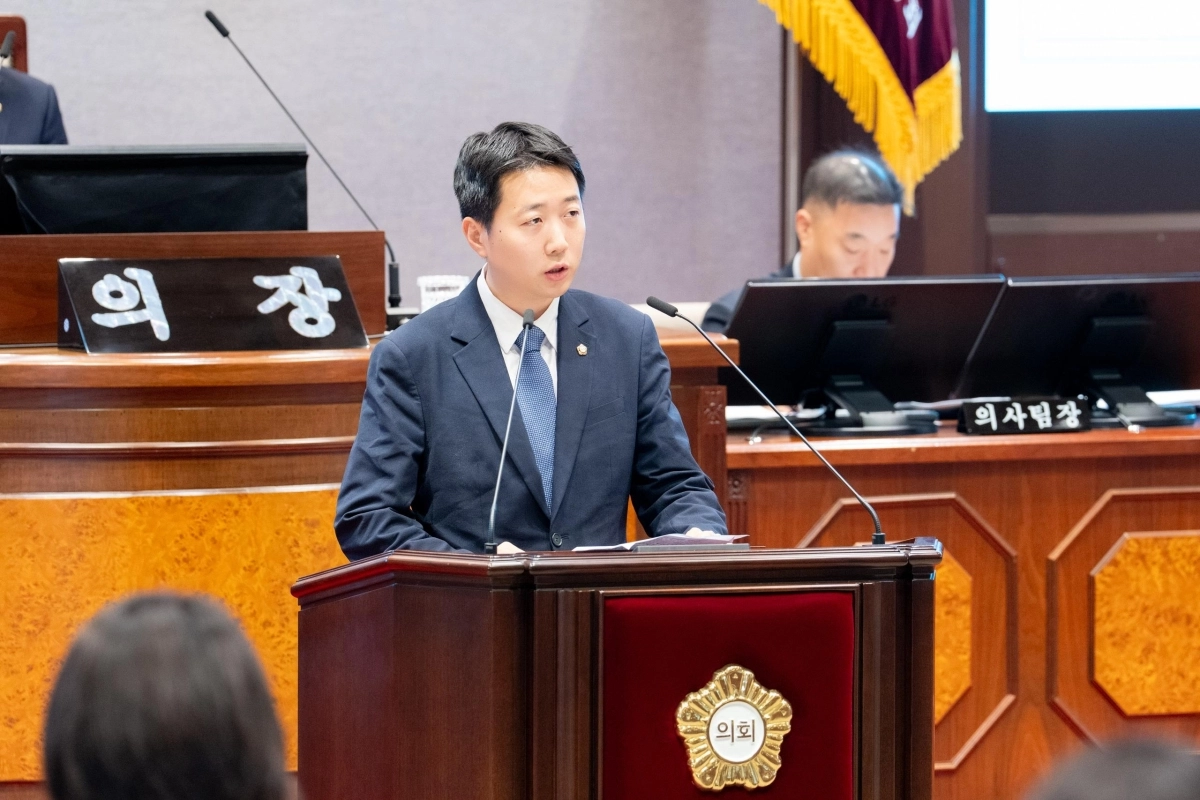 지난 8일 열린 강남구의회 제337회 정례회 제1차 본회의에서 황태현 의원이 5분 발언을  하고 있다. 사진: 강남구의회 제공.