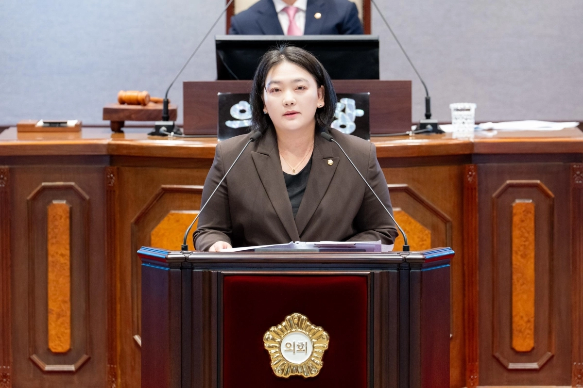 지난 8일 열린 강남구의회 제337회 정례회 제1차 본회의에서 염희옥 의원이 5분 발언을  하고 있다. 사진: 강남구의회 제공.