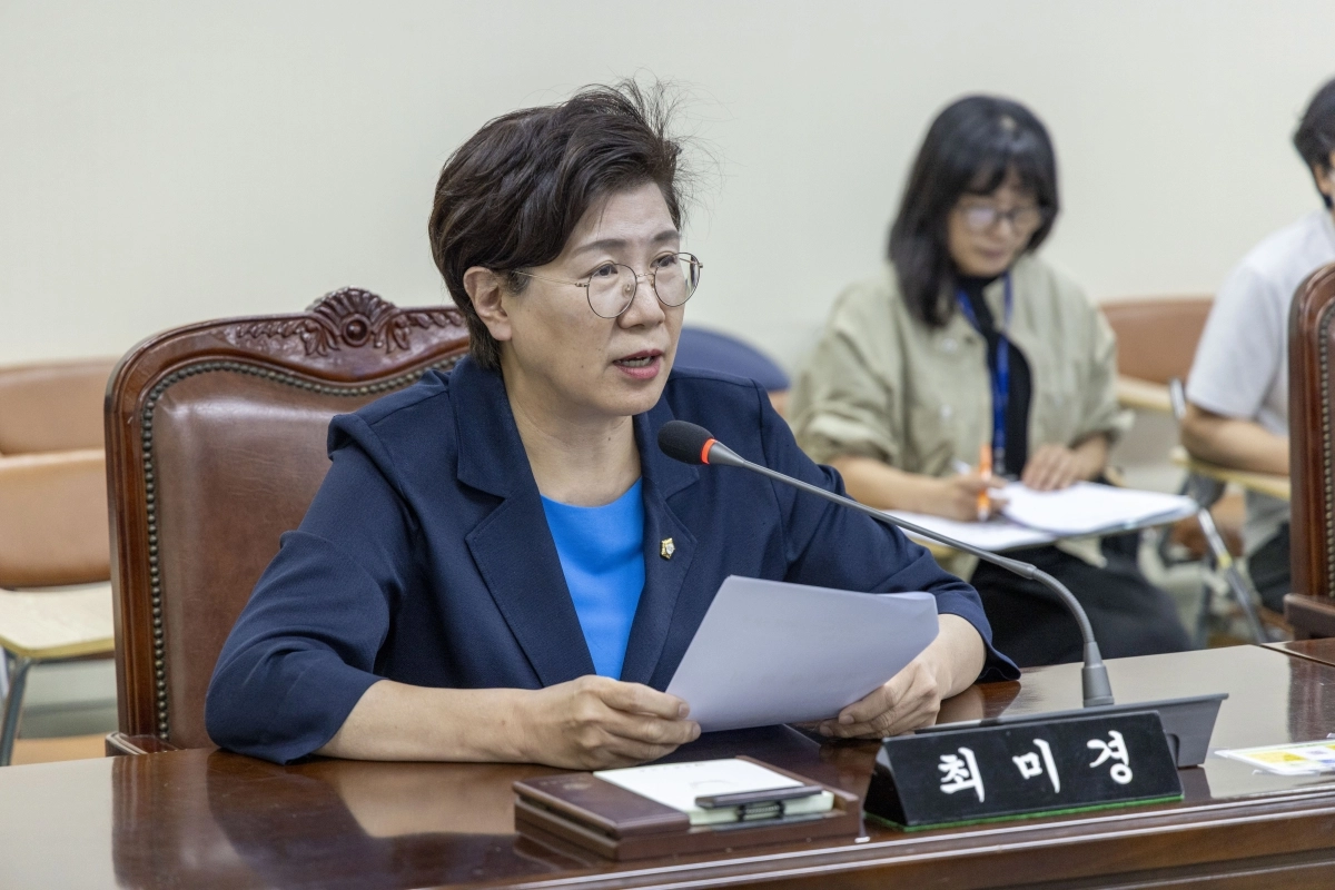 최미경 강북구의원이  대표발의한 ‘서울특별시 강북구 발달장애인의 사회활동을 위한 배상책임보험 가입 및 지원 조례안’이 지난 14일 제294회 정례회 제2차 본회의에서 의결됐다. 사진: 최미경 의원 제공.