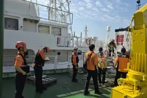 부산 감천항 선박서 냉매 가스 누출…러시아 선원 2명 심정지
