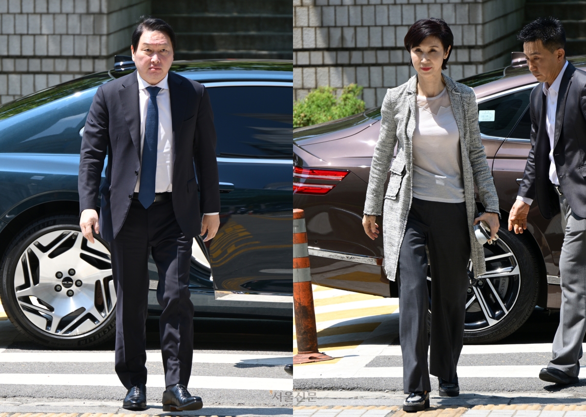 최태원 SK그룹 회장과 노소영 아트센터 나비 관장이 15일 서울 서초구 서울고등법원에서 열린 재산분할 파기환송심 2차 조정 기일에 출석하고 있다. 2026.6.15 이지훈 기자