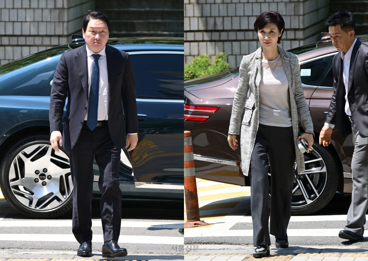 최태원 SK그룹 회장과 노소영 아트센터 나비 관장이 15일 서울 서초구 서울고등법원에서 열린 재산분할 파기환송심 2차 조정 기일에 출석하고 있다. 2026.6.15 이지훈 기자
