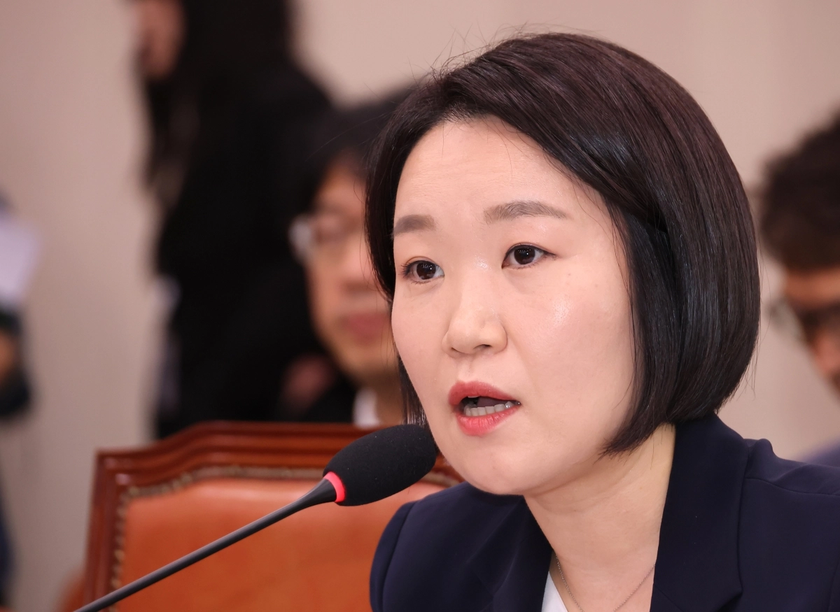 이소영 중소벤처기업부 장관 후보자가 15일 국회 산업통상자원중소벤처기업위원회에서 열린 인사청문회에서 의원들의 질문에 답하고 있다. 연합뉴스