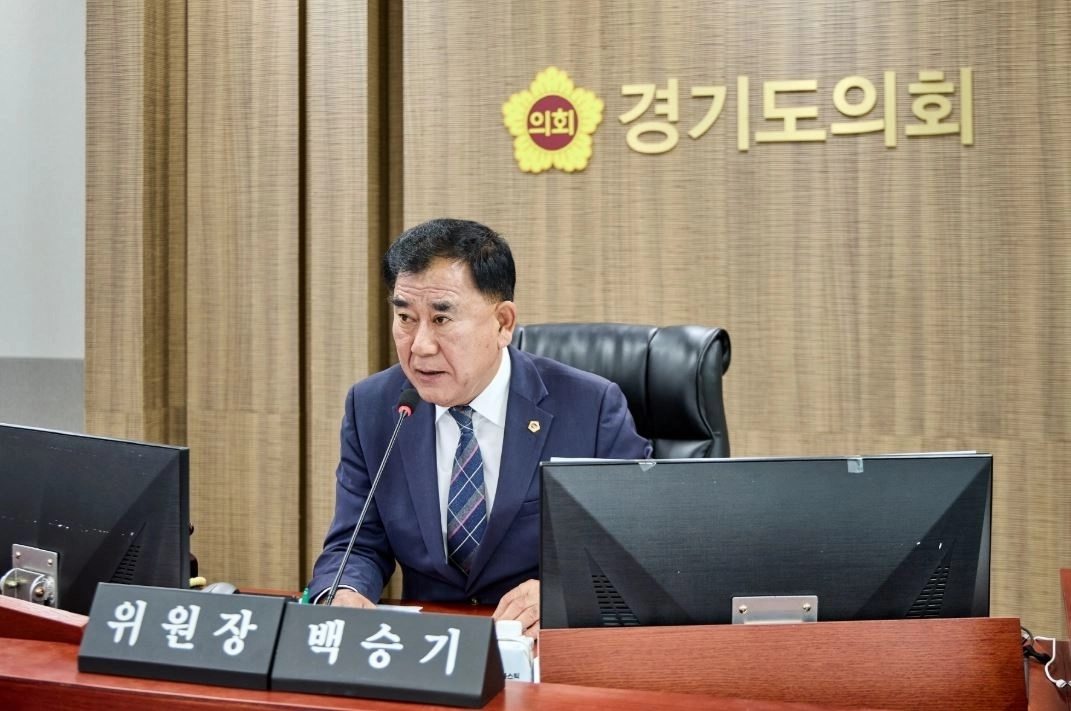 ▲ 지난 11일 열린 제393회 임시회 예산결산특별위원회 제2회 추가경정예산안 총괄 심의에서 질의하는 백승기 의원(사진=경기도의회)