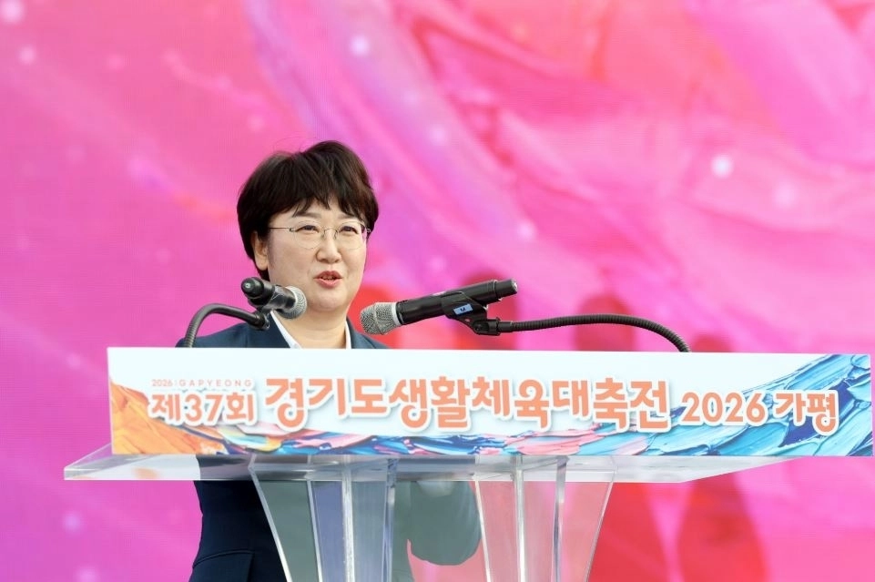 ▲ 지난 11일 가평군 자라섬 서도에서 열린 ‘제37회 경기도생활체육대축전 2026 가평’ 개회식에서 축사하는 고은정 부의장(사진=경기도의회)